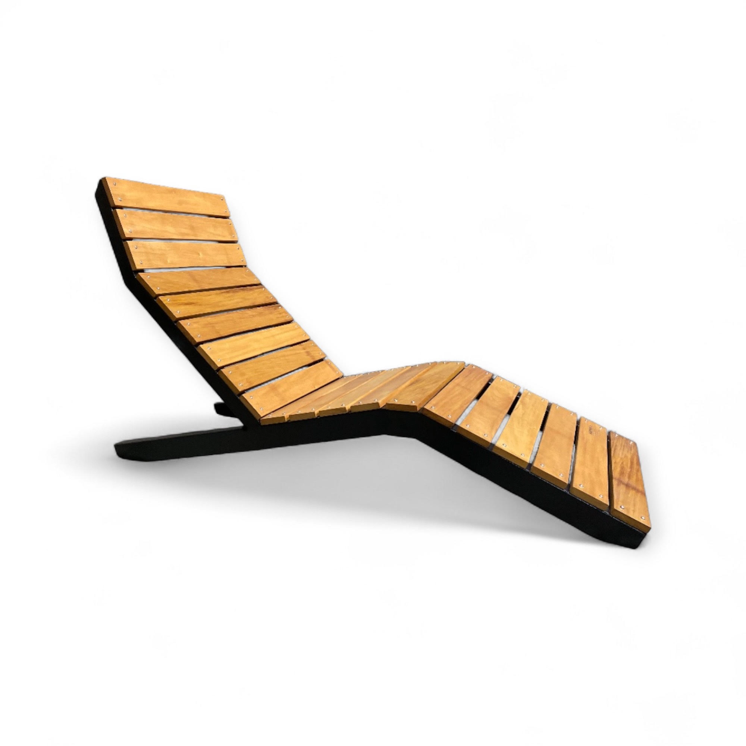 Naia Lounger